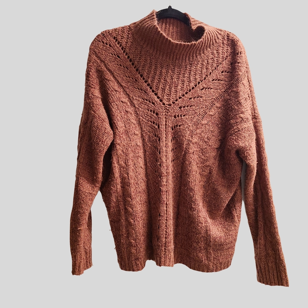 Lovely pattern knit sweater